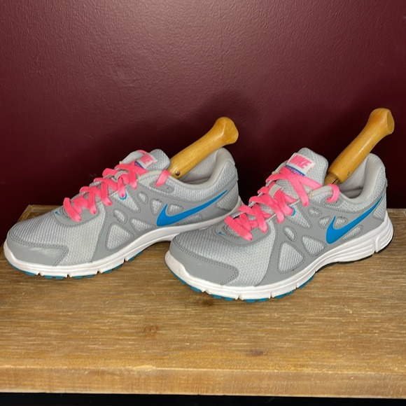 Nike Revolution 2 Women’s 9 Wolf Gray Turquoise Pink Running Shoe - Picture 2 of 9